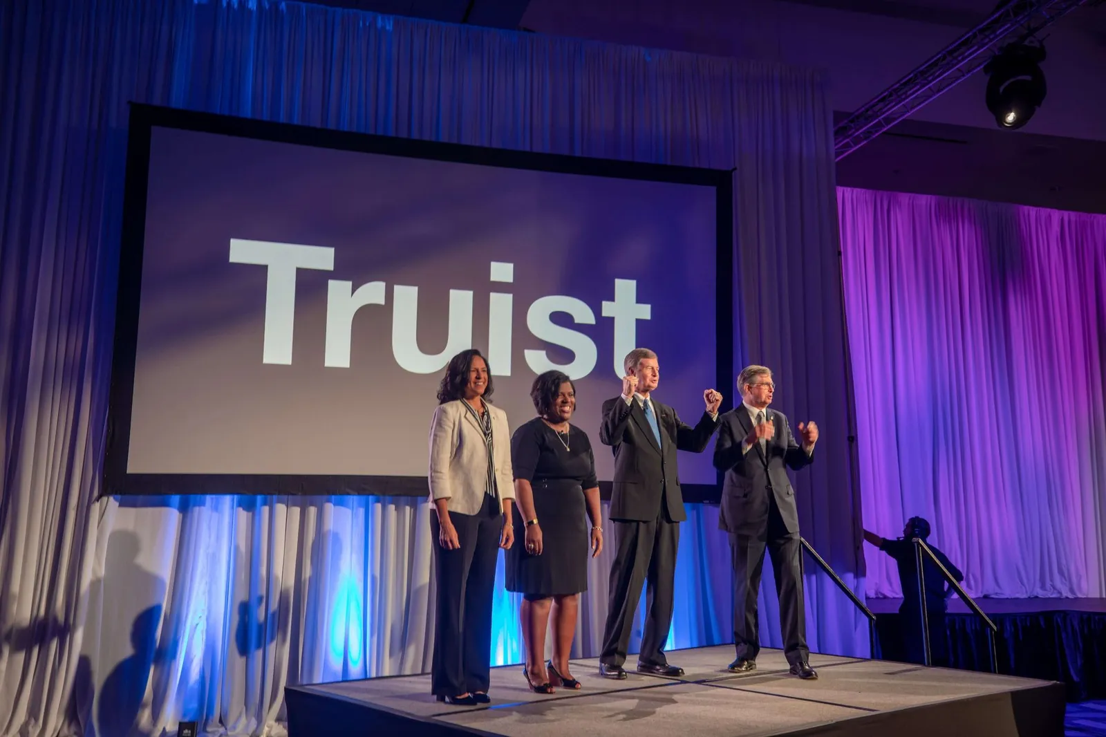 Truist – SunTrust and BB&T Name Reveal — Advertising Media, Photography by Network Frequency (3)